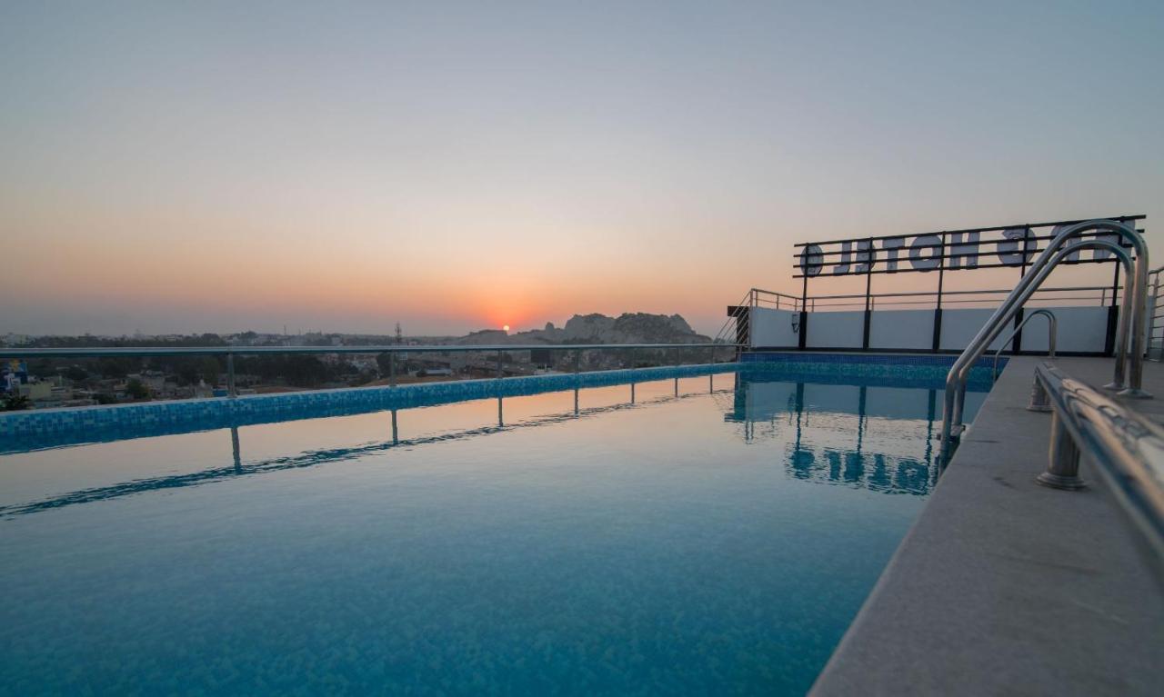 Npg Hotel Yelahanka Luaran gambar
